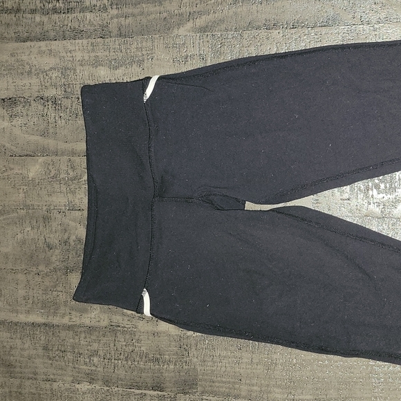 Lululemon Wunder Under Crops - Picture 2 of 4